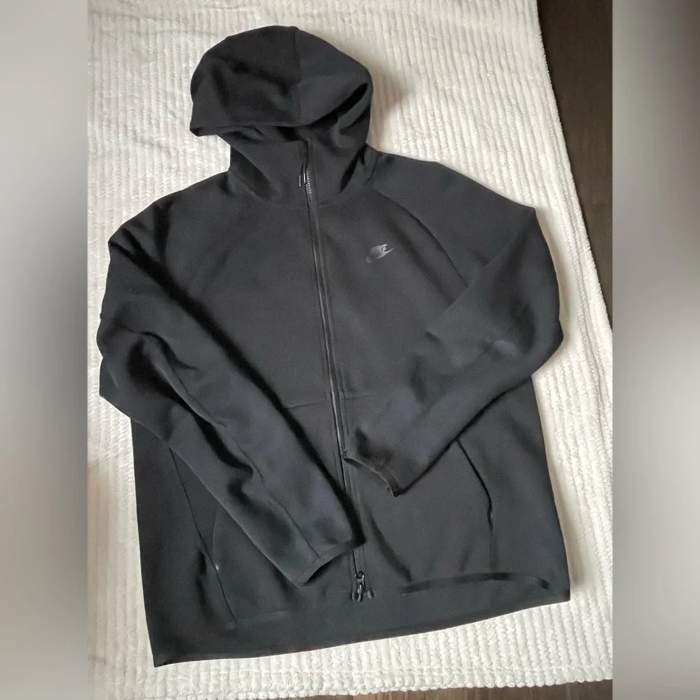 Nike Men's Gray Zip Up Sweater